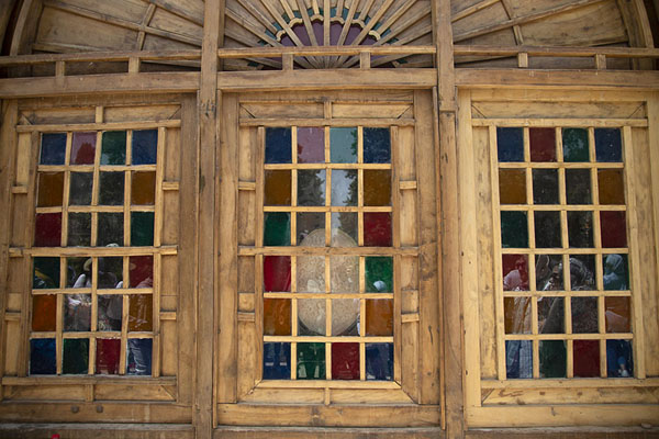 Multi-coloured windows in one of the wooden buildings at the top of Shahzadeh Garden | Jardín de Shahzadeh | Irán