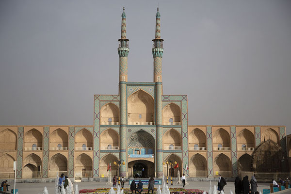 Photo de Frontal view of the Amir Chakhmaq complex in the afternoonYazd - Iran