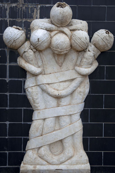 Sculpture depicting victims who suffered in the prison of Amna Suraka | Amna Suraka prison | Iraq