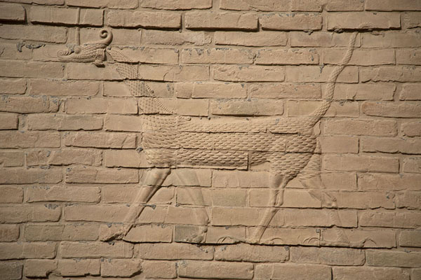 Close-up of a reconstructed mušḫuššu dragon on a wall in Babylon | Babylon | Irak