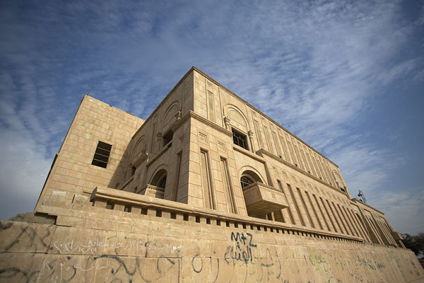 Foto di Iraq (The Palace of Saddam Hussein seen from below)