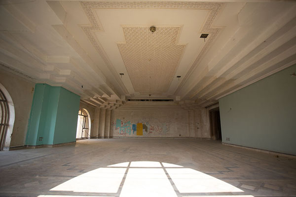One of the huge rooms in the palace | Palacio de Saddam | Iraq