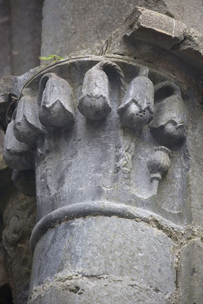Picture of Corcomroe Abbey (Ireland): Decorated capital in the Corcomroe Abbey church