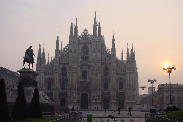 Sunrise over Milan Cathedral with statue of Vittorio Emmanuele II on a horse in the foreground | Duomo di Milano | Italia