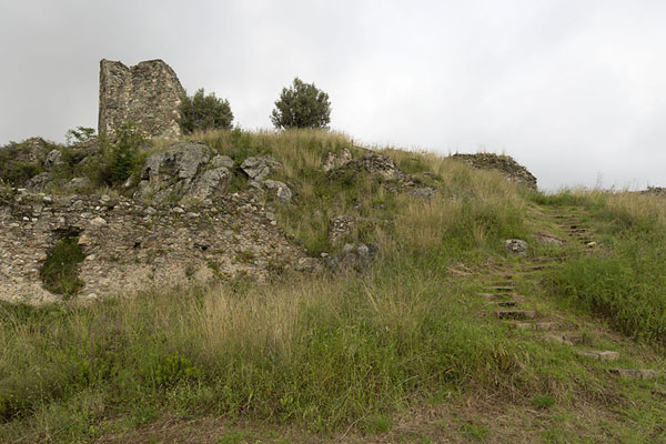 The highest part of the castle of Nicastro with donjon | Normannen kasteeel van Nicastro | Italië