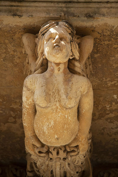 Picture of Noto (Italy): Female figure sculpted under a balcony of Palazzo Nicolaci di Villadorata