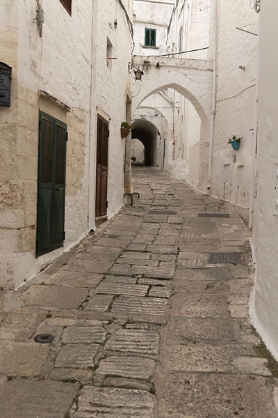 Foto van Typical street in the historic centre of OstuniOstuni - Italië
