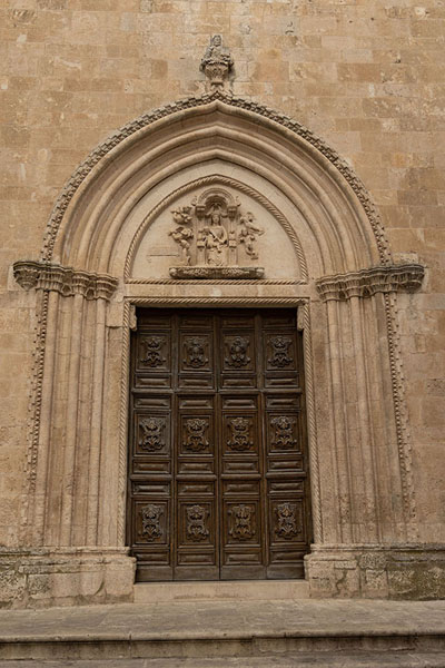 Decorated door of the 15th century cathedral of Ostuni | Ostuni | l'Italie