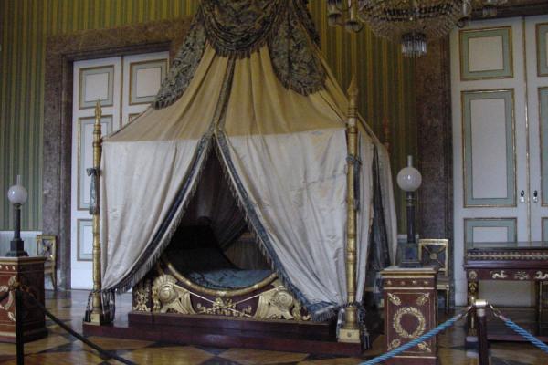Picture of Reggia Caserta (Italy): Royal bed in Reggia Caserta near Naples