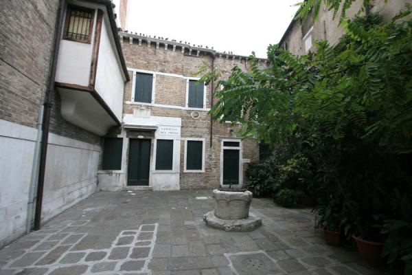 Picture of San Polo (Italy): Hidden courtyard of San Polo sestiere