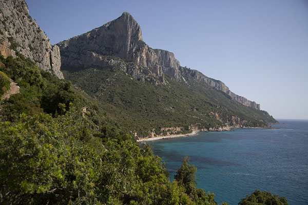 View of the southern landscape of the Selvaggio Blu trail, near Pedra Longa | Selvaggio Blu | Italia