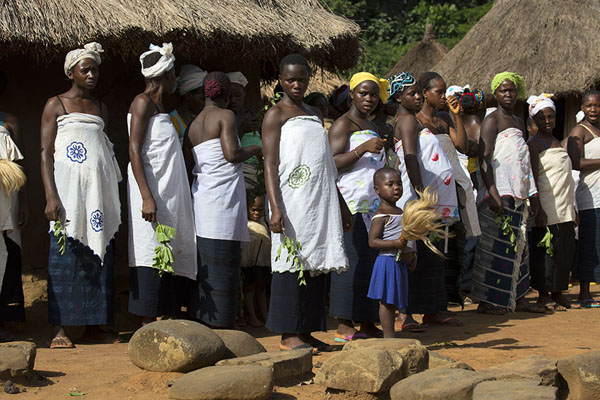 Photo de Line-up of women of GboniGboni - Côte d'Ivoire