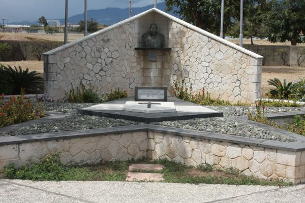 Picture of National Heroes Park (Jamaica): Marcus Garvey honoured with a tombstone in the shape of a black star