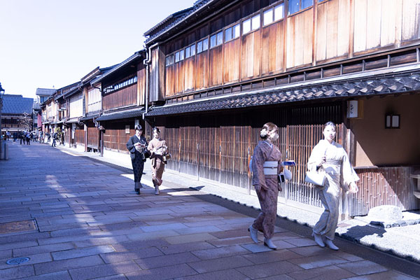 The main street of the geisha district | Higashi Chaya district | Japon