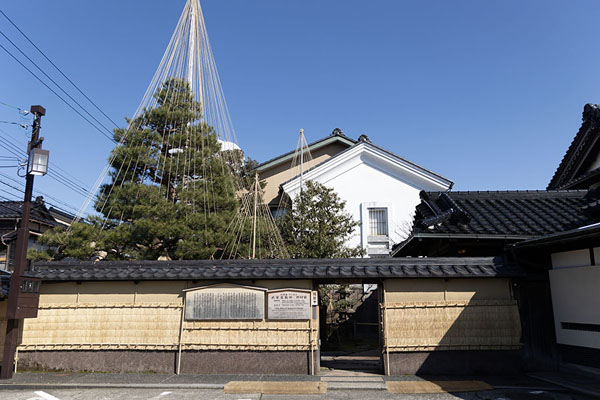 Foto van The entrance of the Nomura Samurai house in the Nagamachi districtKanazawa - Japan