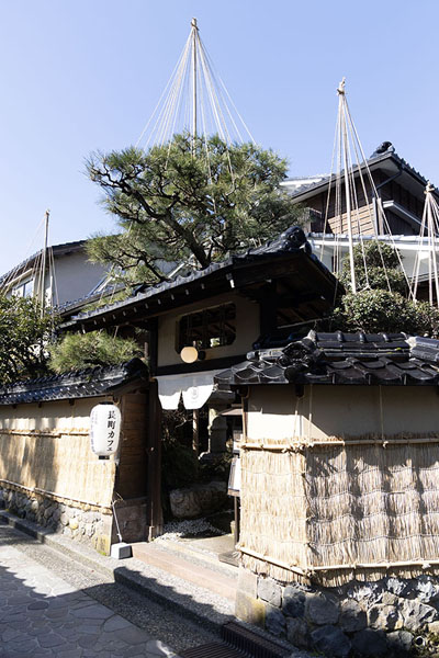 Foto van Outside view of a traditional house in the Nagamachi district in KanazawaKanazawa - Japan