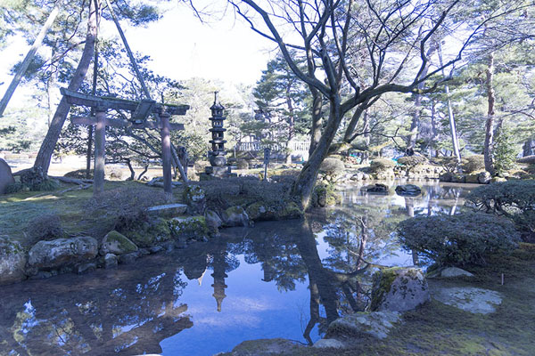One of the ponds in Kenrokuen in Kanazawa | Kenrokuen | Japan
