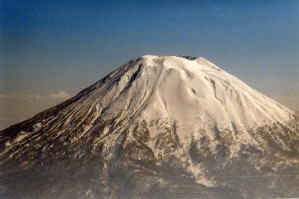 Top of Mount Yotei, the volcano opposite Niseko skiing area | Sciare a Niseko | Giappone