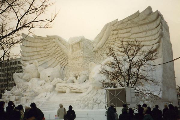 Picture of Owl sculpted out of snow