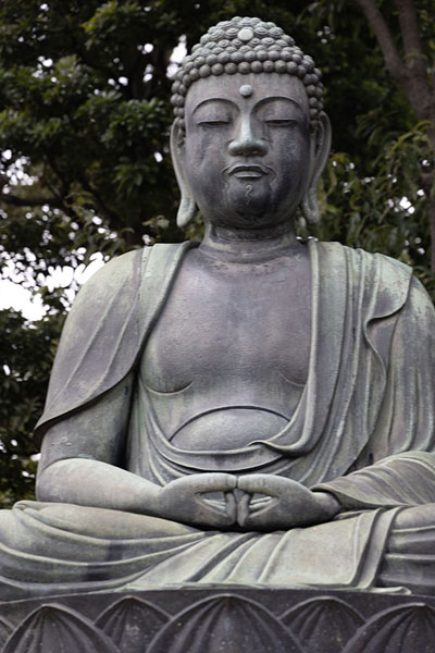 Photo de Amida Buddha statue on the Senso-ji temple complexTokyo - Japon