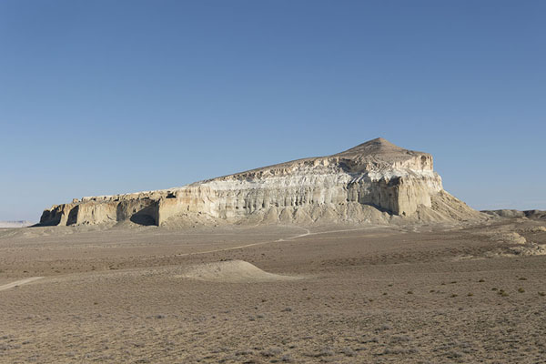 Distant view of Sherkala, the most famous mountain of the Airakty area | Airakty Valle de los Castillos | Kazajstán