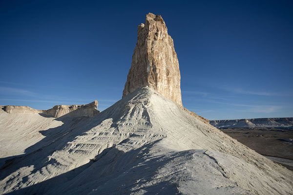 Photo de One of the pillars of rock in the Bozhira landscape - Kazakhstan - Asie