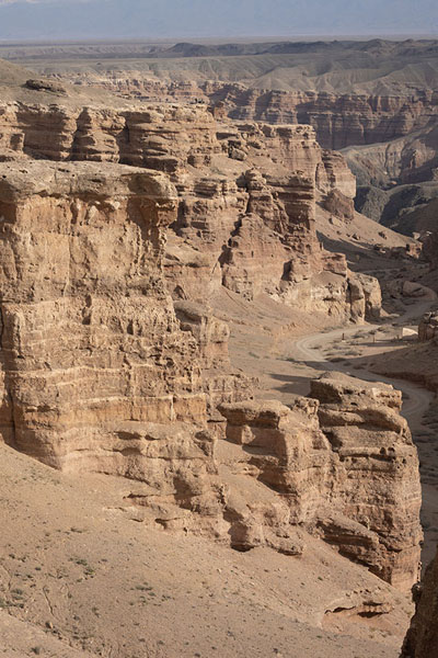 The north wall of Charyn Canyon | Canyon di Charyn | Kazachistan