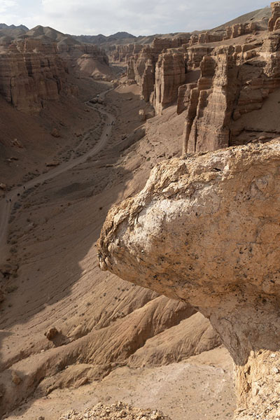 Foto di View of Charyn Canyon from the east sideCanyon di Charyn - Kazachistan