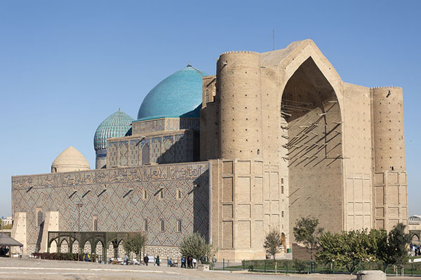 The mausoleum of Khoja Ahmed Yasawi seen from the southeast corner | Mausoleo de Khoja Ahmed Yasawi | Kazajstán