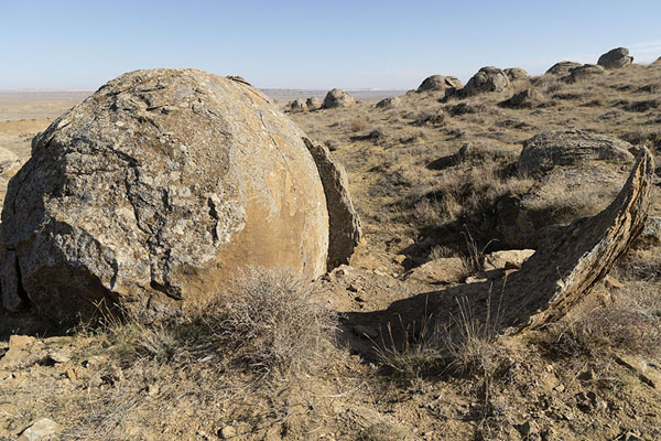 Partly broken sphere in Torysh Valley | Valle de las bolas | Kazajstán