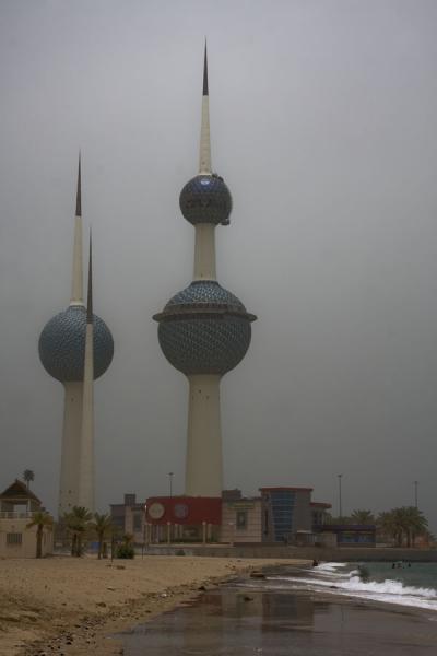 Picture of Kuwait Towers (Kuwait): Looking at the Kuwait Towers with a beach in the foreground