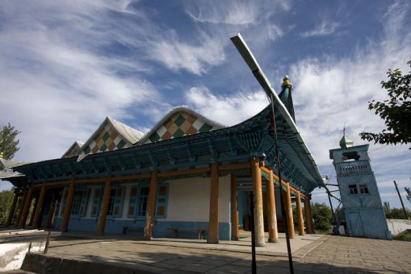 Foto van Side-view of the mosque of KarakolKarakol - Kirgizië