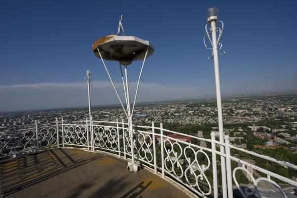 Picture of Solomon Throne (Kyrgyzstan): Osh seen from the viewing platform on top of Solomon Throne