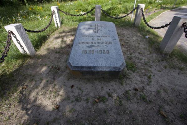 Grave of Przewalski | Monumento de Przewalski | Kirguistán