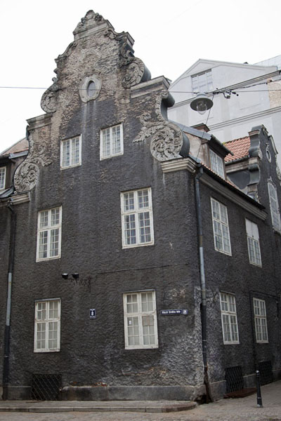 One of the buildings needing repairs in the old town of Riga | Riga Oude Stad | Letland