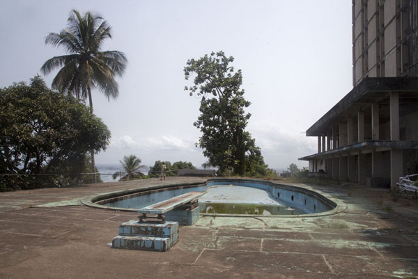 Foto van Gone are the days when you could go for a refreshing swim in this pool - Liberia - Afrika