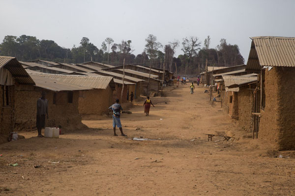 Foto van One of the main streets of KinjorKinjor - Liberia