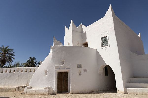White-washed former Italian and koranic school in Ghadames | Ghadames | Libië