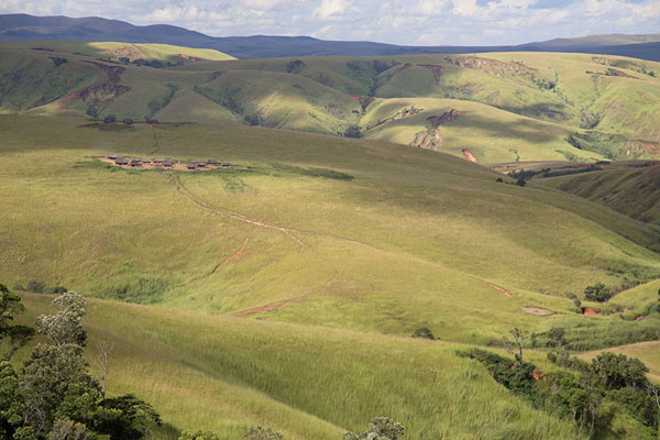 Foto di Rolling hills with small village - Madagascar - Africa