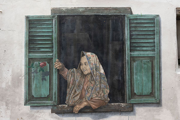 Foto van Mural in Melaka depicting a woman looking out of a windowMalacca - Maleisië