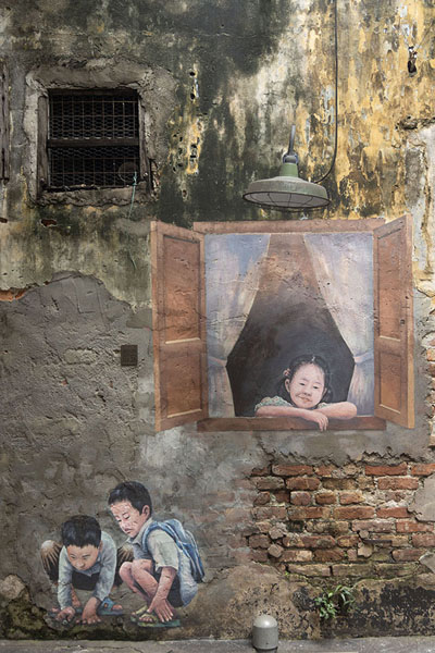 Picture of Two kids playing in the street, and a third watching, mural in Kwai Chai HongKuala Lumpur - Malaysia