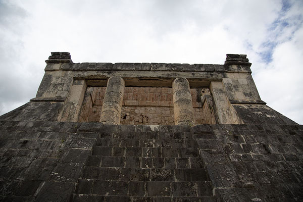 Picture of Chichén Itzá (Mexico): Temple of the Bearded Man at the north side of the Great Ball Court seen from below