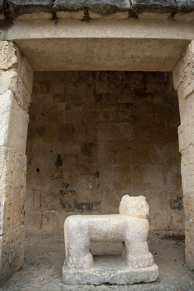 Foto di Jaguar throne in the Temple of the JaguarChichén Itzá - Messico