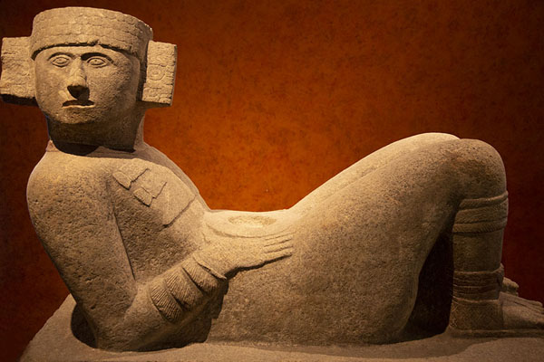 Foto van Chac-mool in its typical position, an intermediary between humans and the godsNationaal Museum van Anthropologie - Mexico