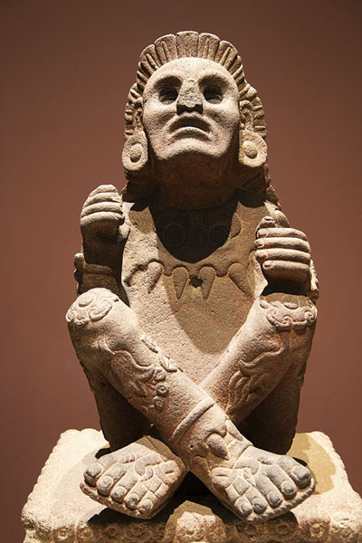 Foto di Sculpted figure looking skywardsMuseo nazionale di antropologia - Messico