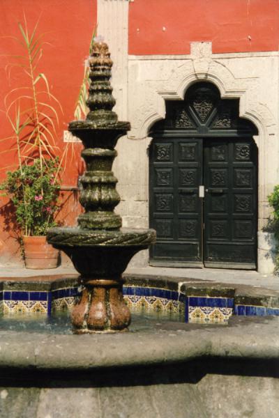 Photo de Fountain in the middle of Mexico CitySan Angel - le Mexique