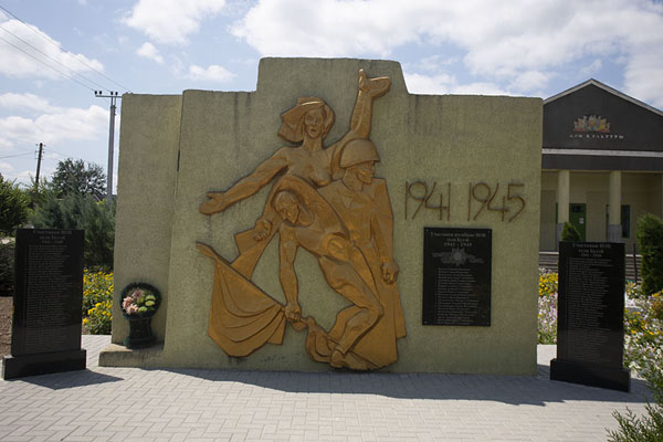 Photo de Second World War monument in a village near CarbaliaCarbalia - Moldavie