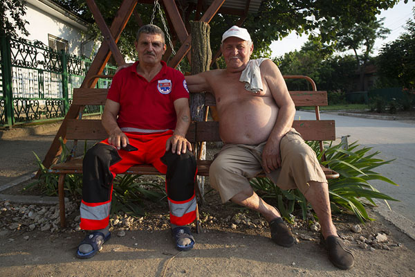Photo de Two locals in Congaz posing for a pictureCongaz - Moldavie