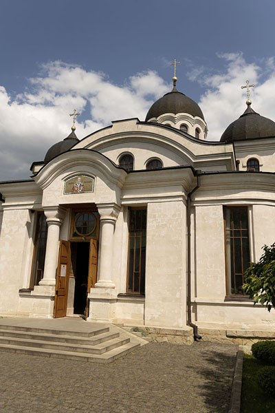 The St Nicholas church on the grounds of Curchi monastery is the smallest of two churches | Curchi klooster | Moldavië