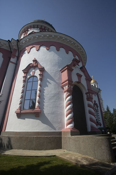 Photo de Looking up the Holy Ascension CathedralKitskany - Moldavie